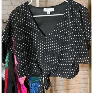 She + Sky Black & White Dot Tie Front Top Flutter Sleeve Boho Crop Blouse M